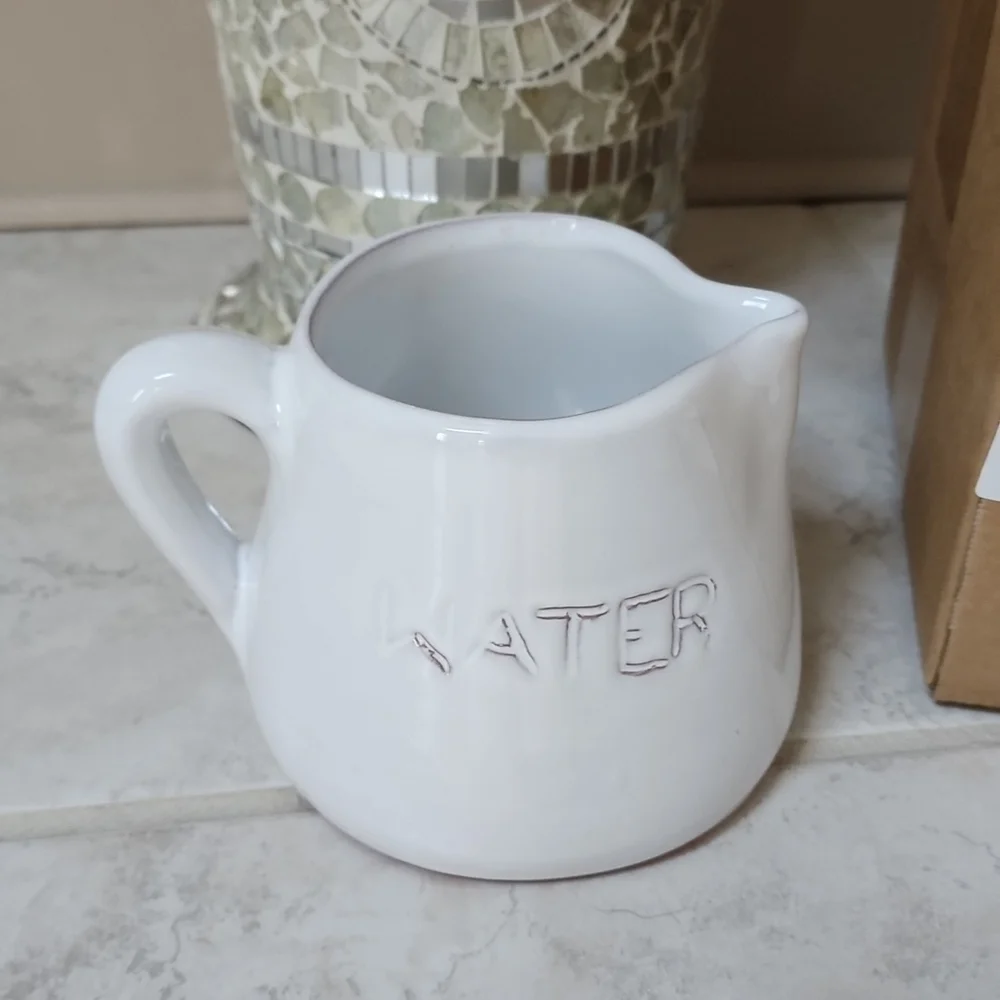 💧POTTERY BARN Ceramic Water Pitcher💧